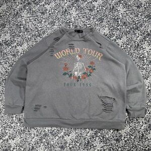 🎸 Distressed Social Scene World Tour crewneck – Women’s 2X